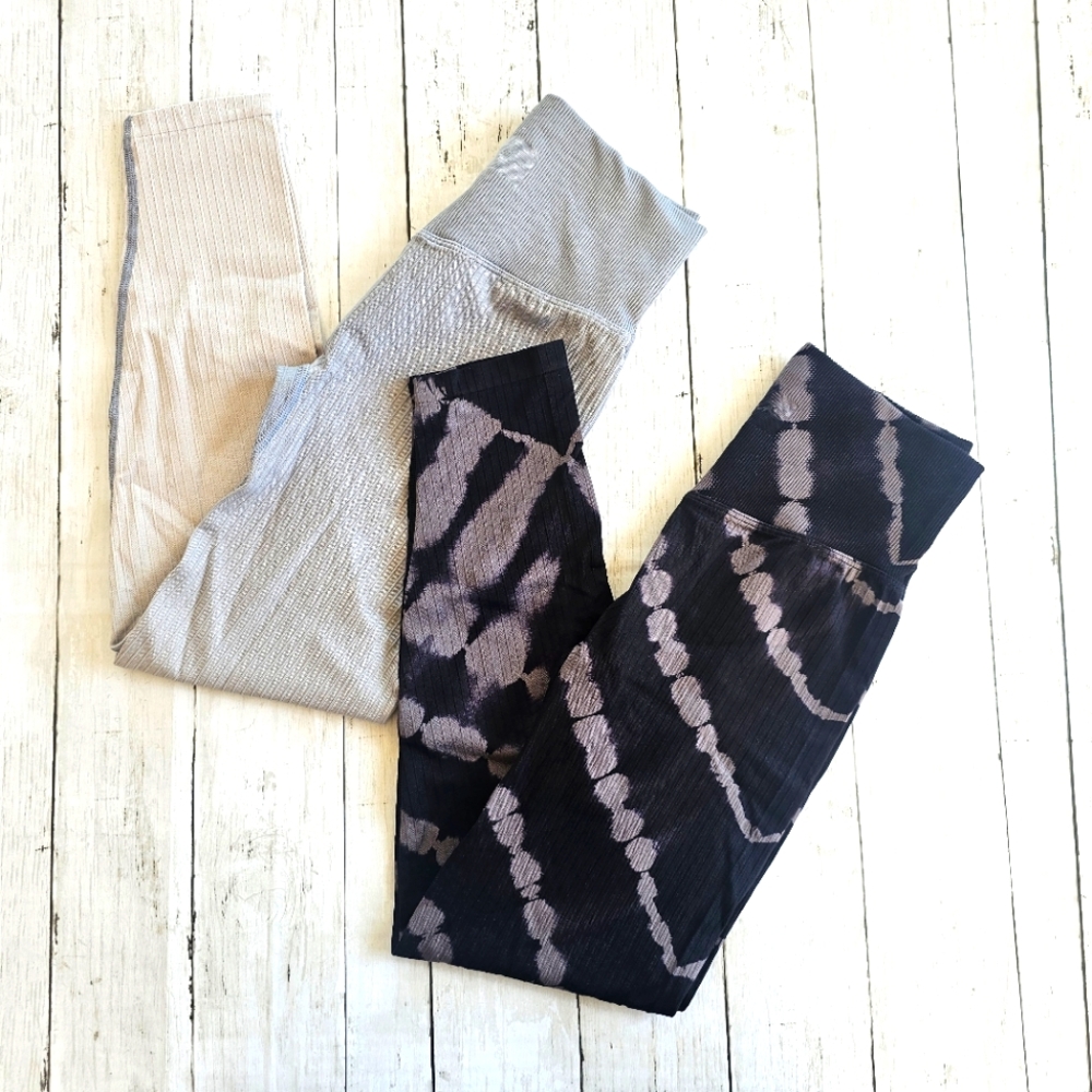 LOT of 2 Victoria's Secret PINK Active Seamless Leggings w/ Large Hidden Pocket - Picture 1 of 13